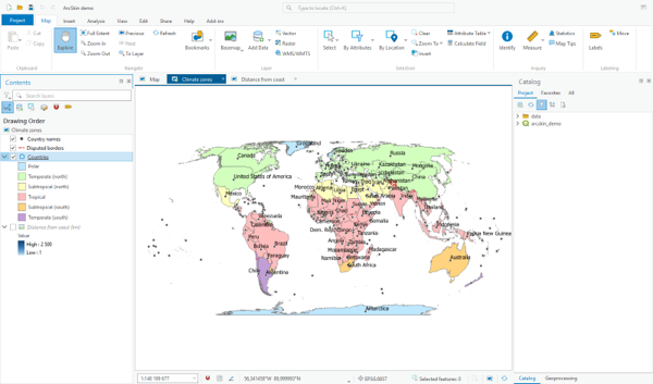 Zakładki widoków map nad oknem mapy w QGIS z wtyczką ArcSkin